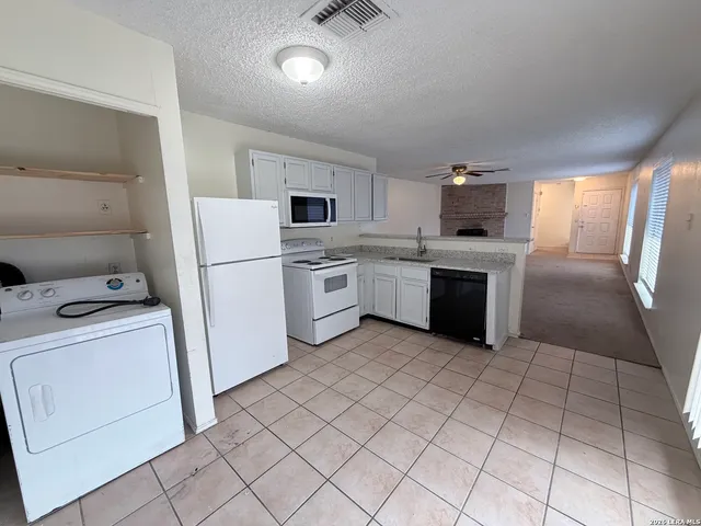 $1,000 | 8459 Cranberry Hill, Unit 3, San Antonio, TX 78254