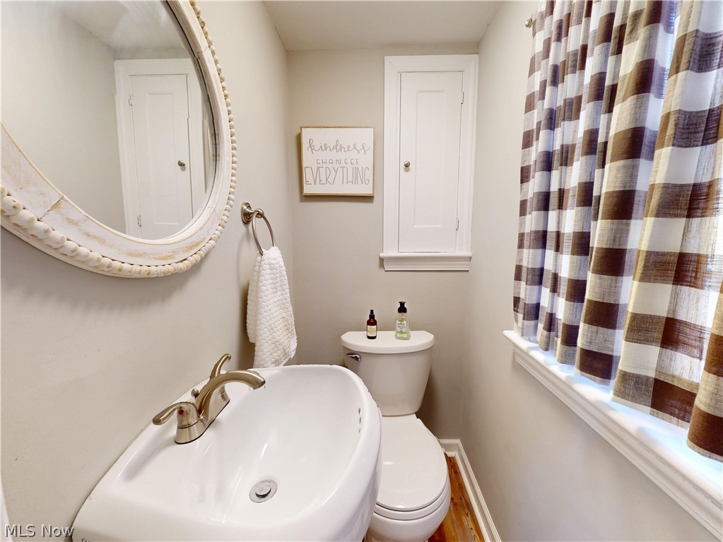3606 Northcliffe Road University Heights, OH 44118 - Photo 16 of 45 Remodeled half bath