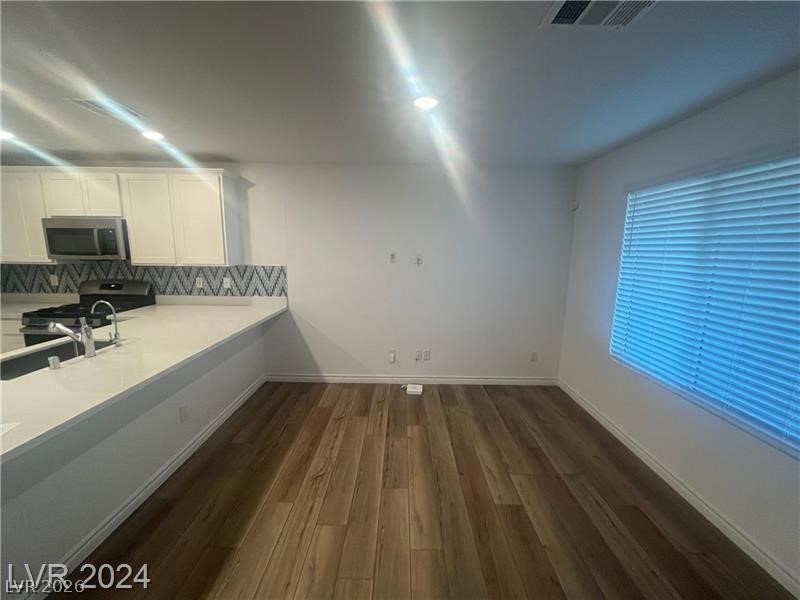 6212 Rathbone Street Las Vegas, NV 89166 - Photo 3 of 19
