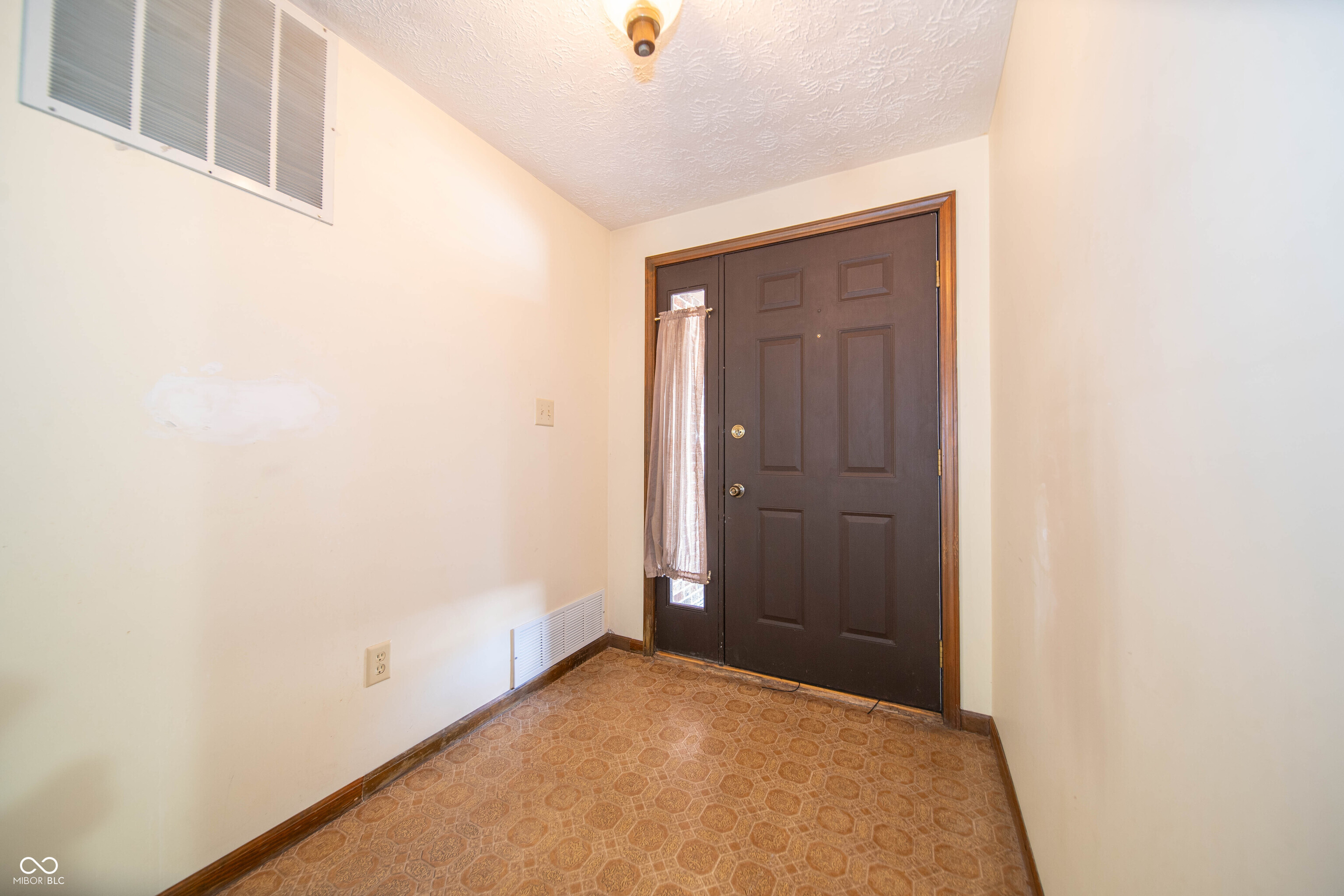 8108 North Payne Road Indianapolis, IN 46268 - Photo 5 of 24