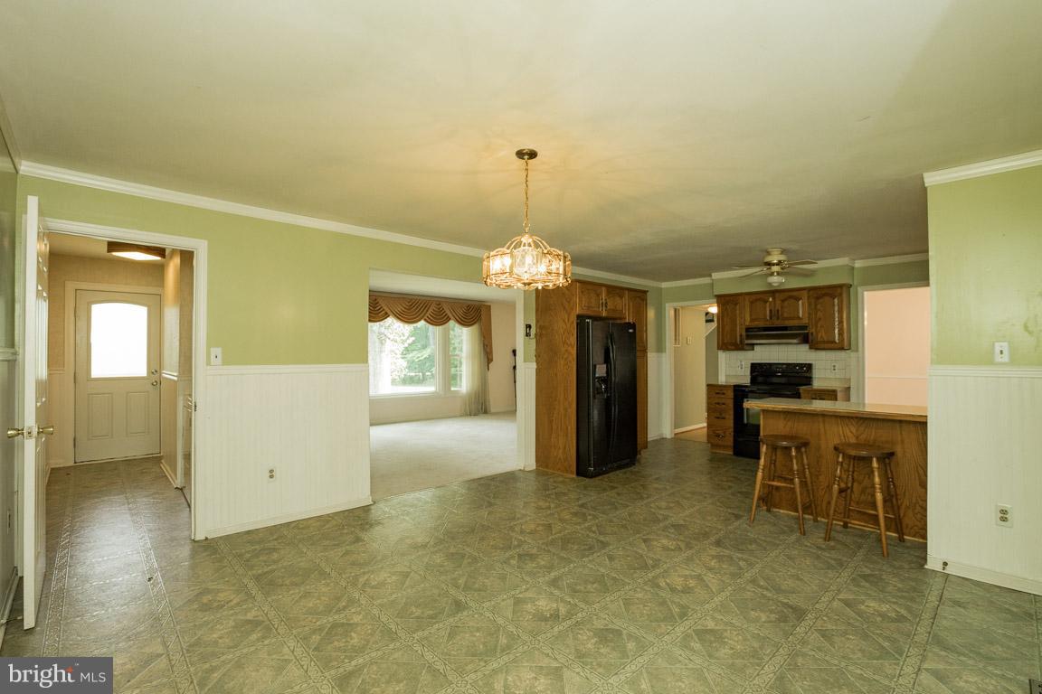 3683 Watson Road Brandywine, MD 20613 - Photo 10 of 30 Kitchen with Breakfast Counter
