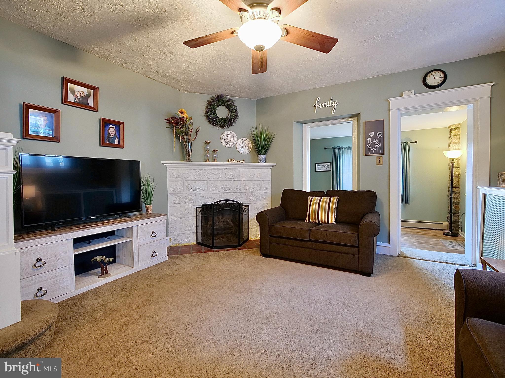 226 Ballymore Road Springfield, PA 19064 - Photo 8 of 37 Living Room
