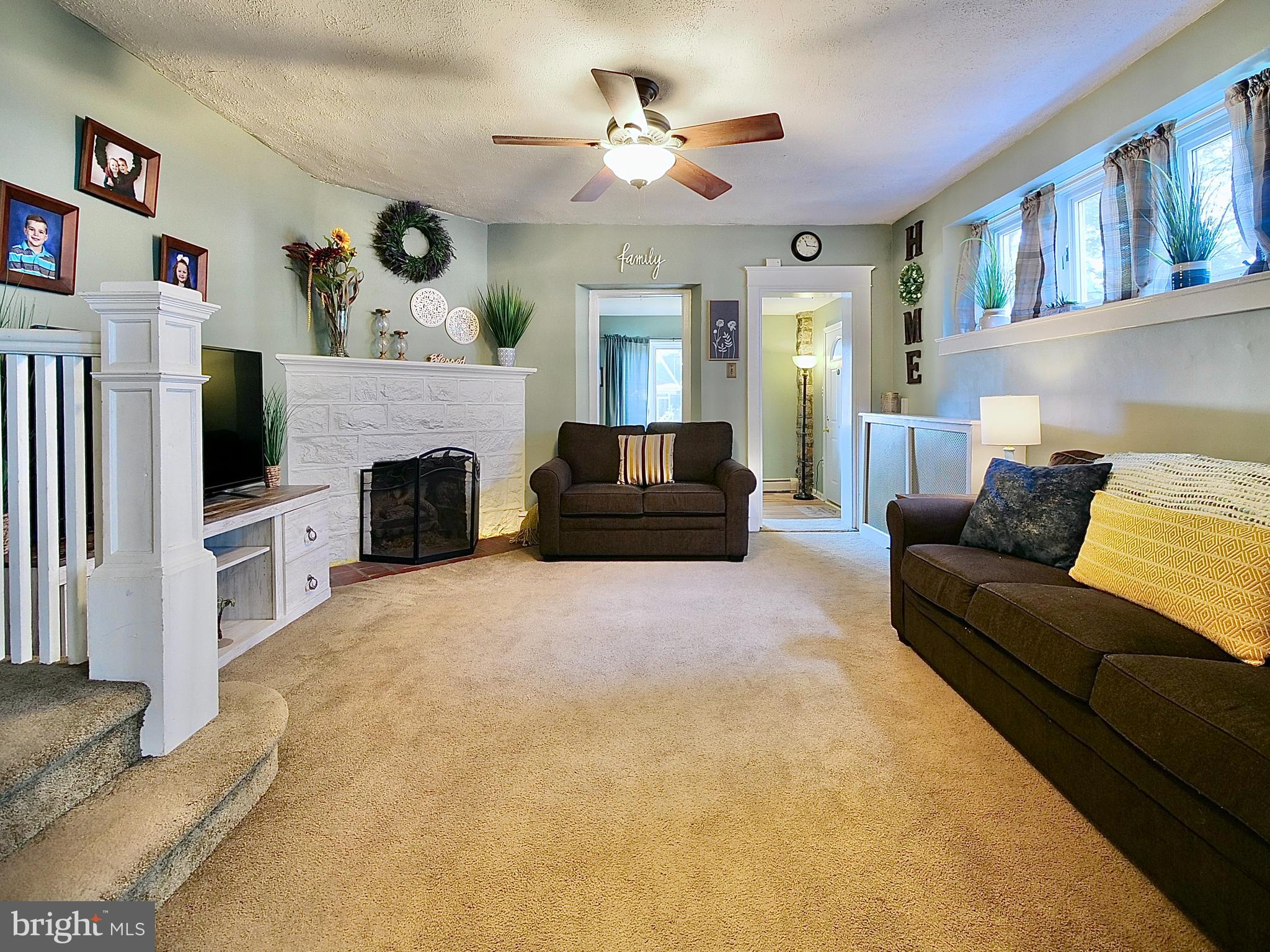 226 Ballymore Road Springfield, PA 19064 - Photo 9 of 37 Living Room
