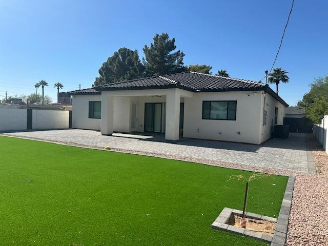 6729 North 13th Street Phoenix, AZ 85014 - Photo 23 of 24 a house view with a garden space