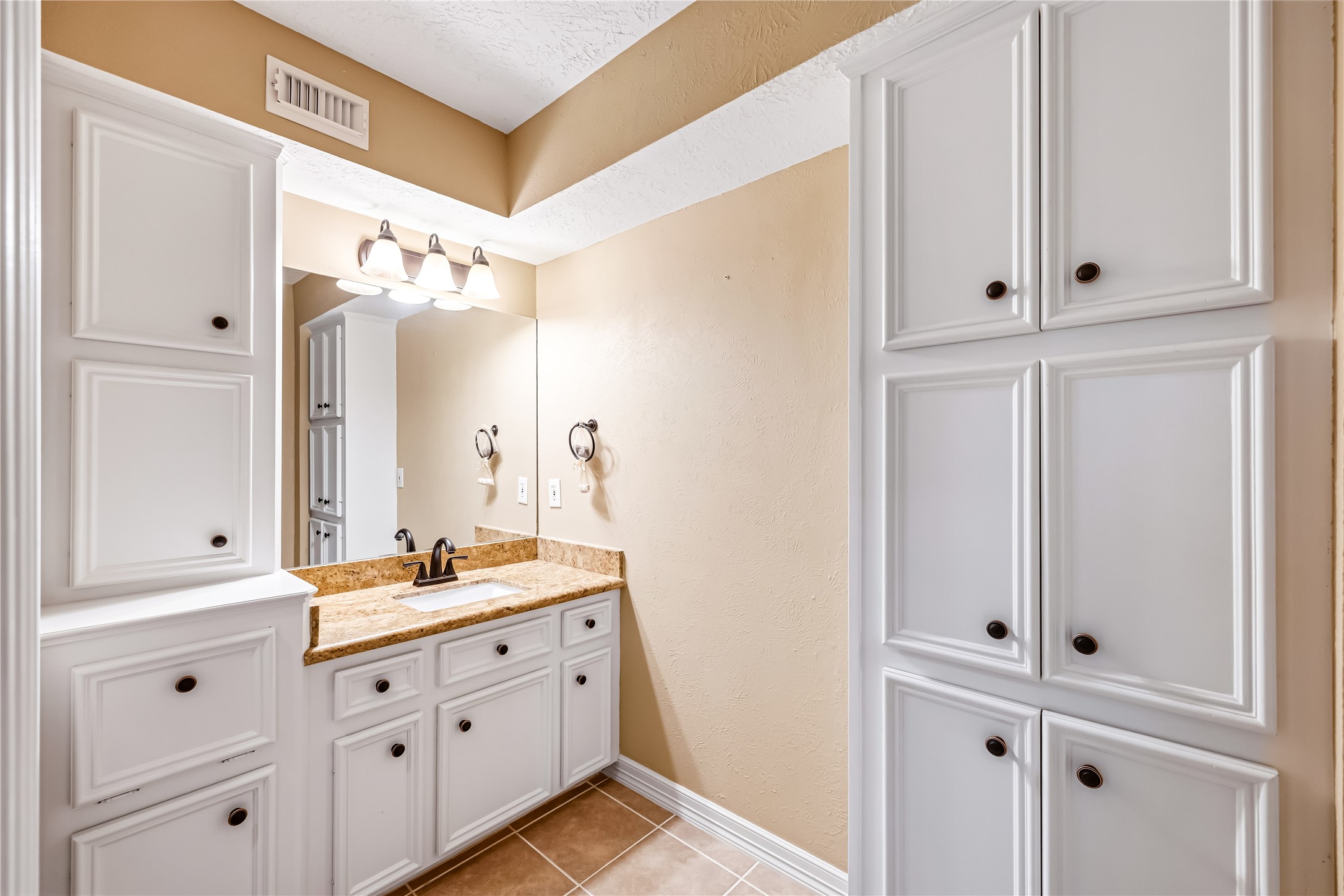 8503 Herts Road Spring, TX 77379 - Photo 33 of 47 jack and jill bathroom