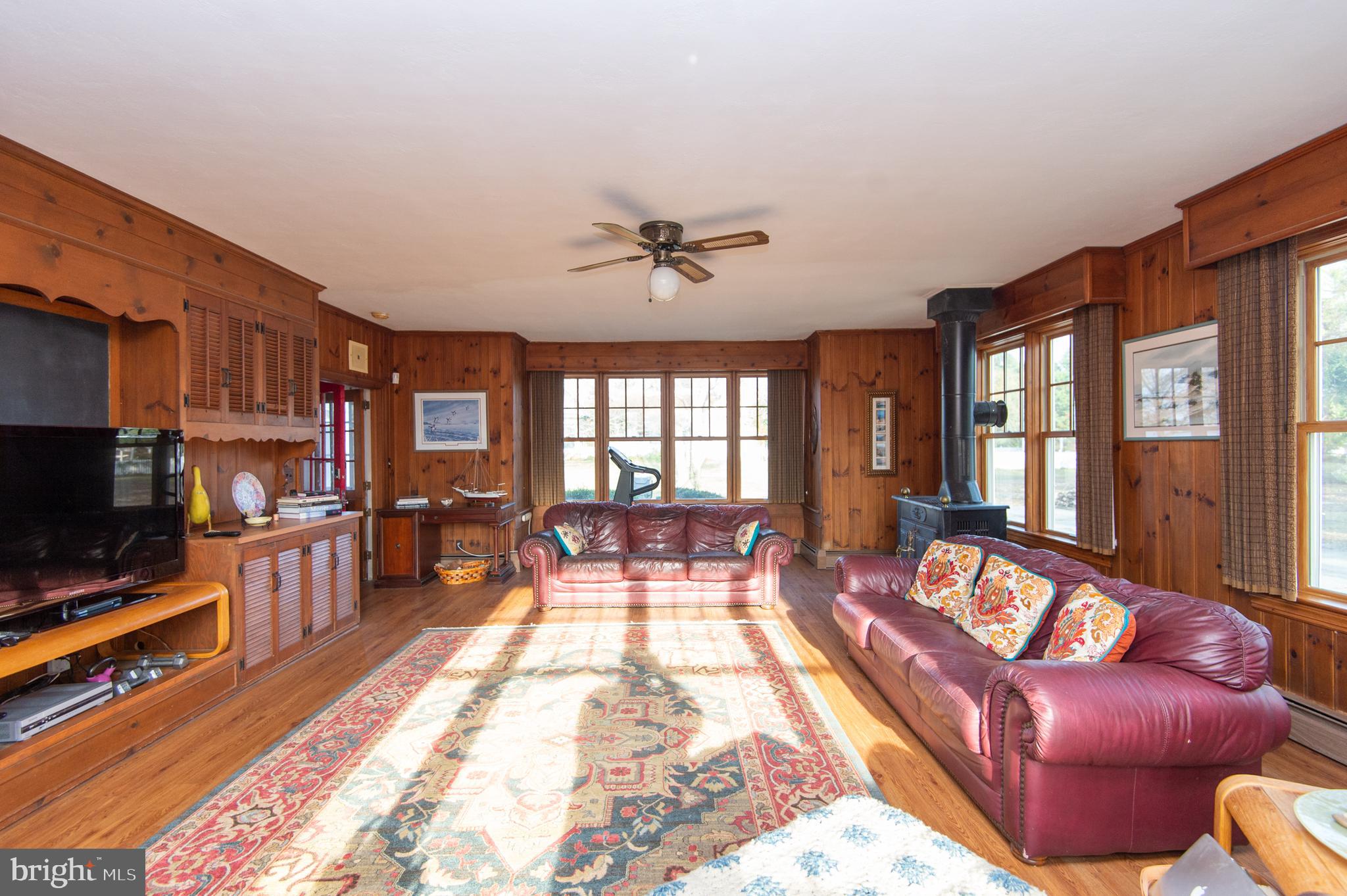 114 Riverside Drive Cambridge, MD 21613 - Photo 12 of 43 Family room