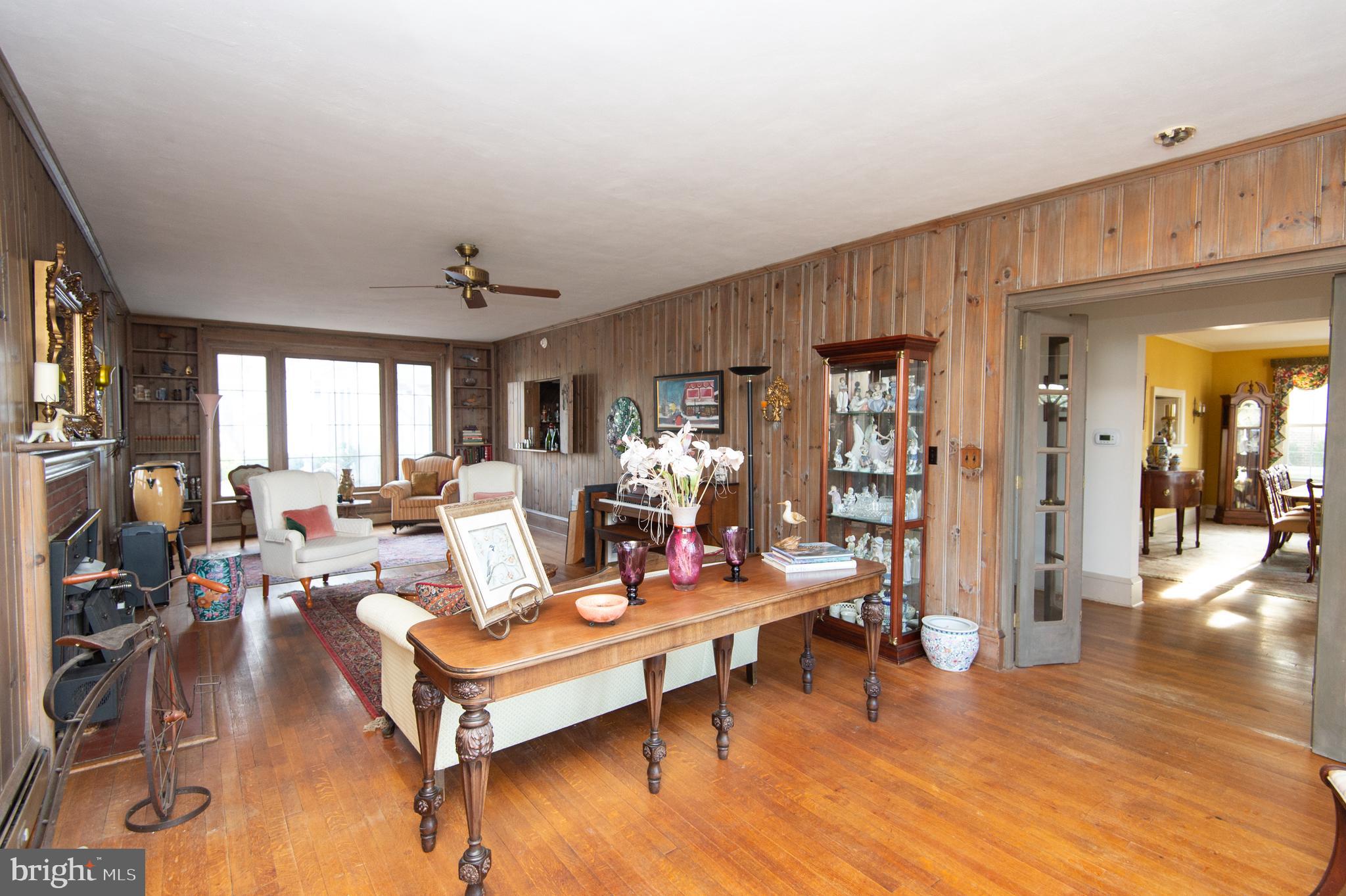 114 Riverside Drive Cambridge, MD 21613 - Photo 5 of 43 Living Room