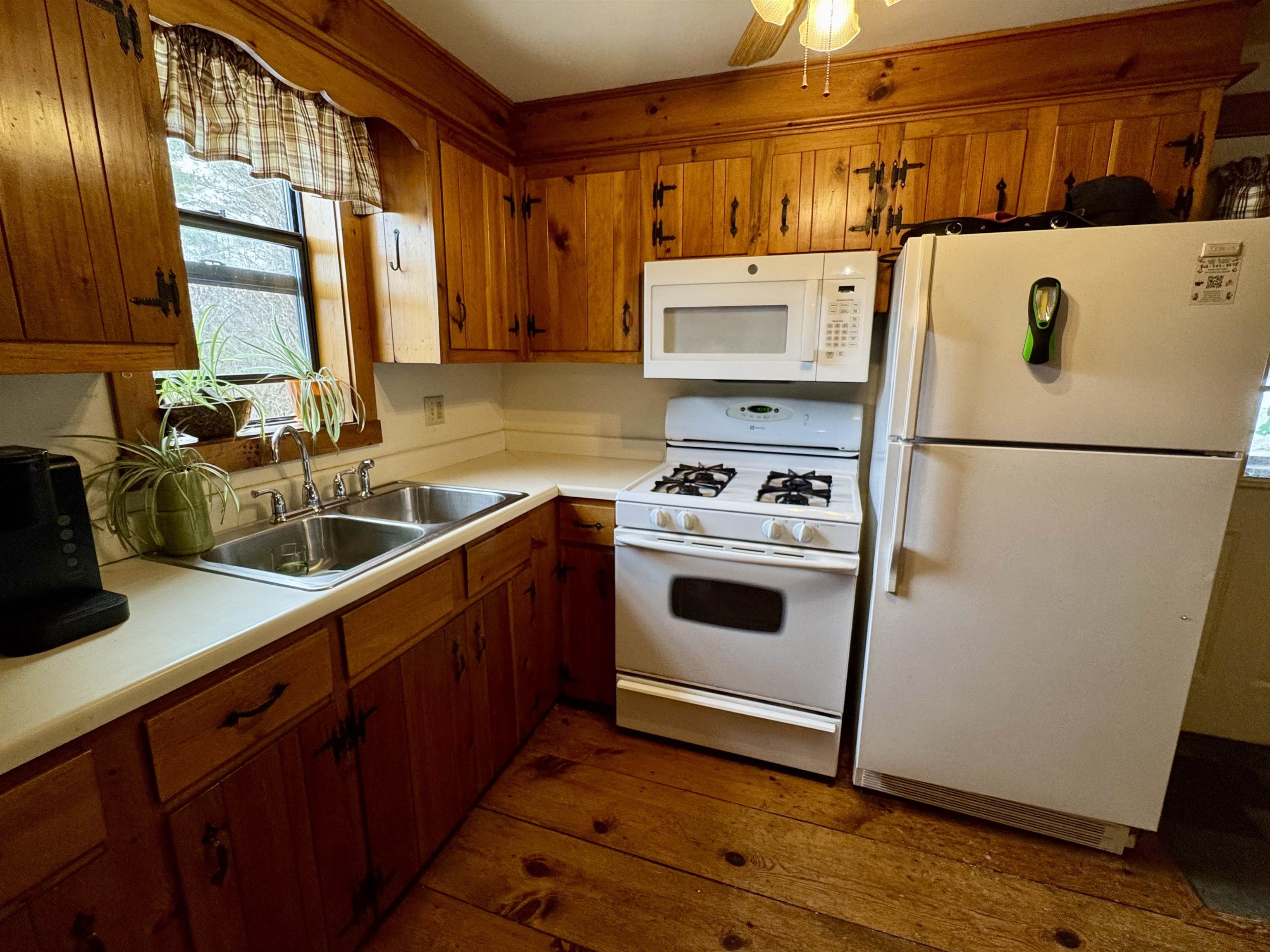 1086 Tenney Pond Road Newbury, VT 05081 - Photo 12 of 26