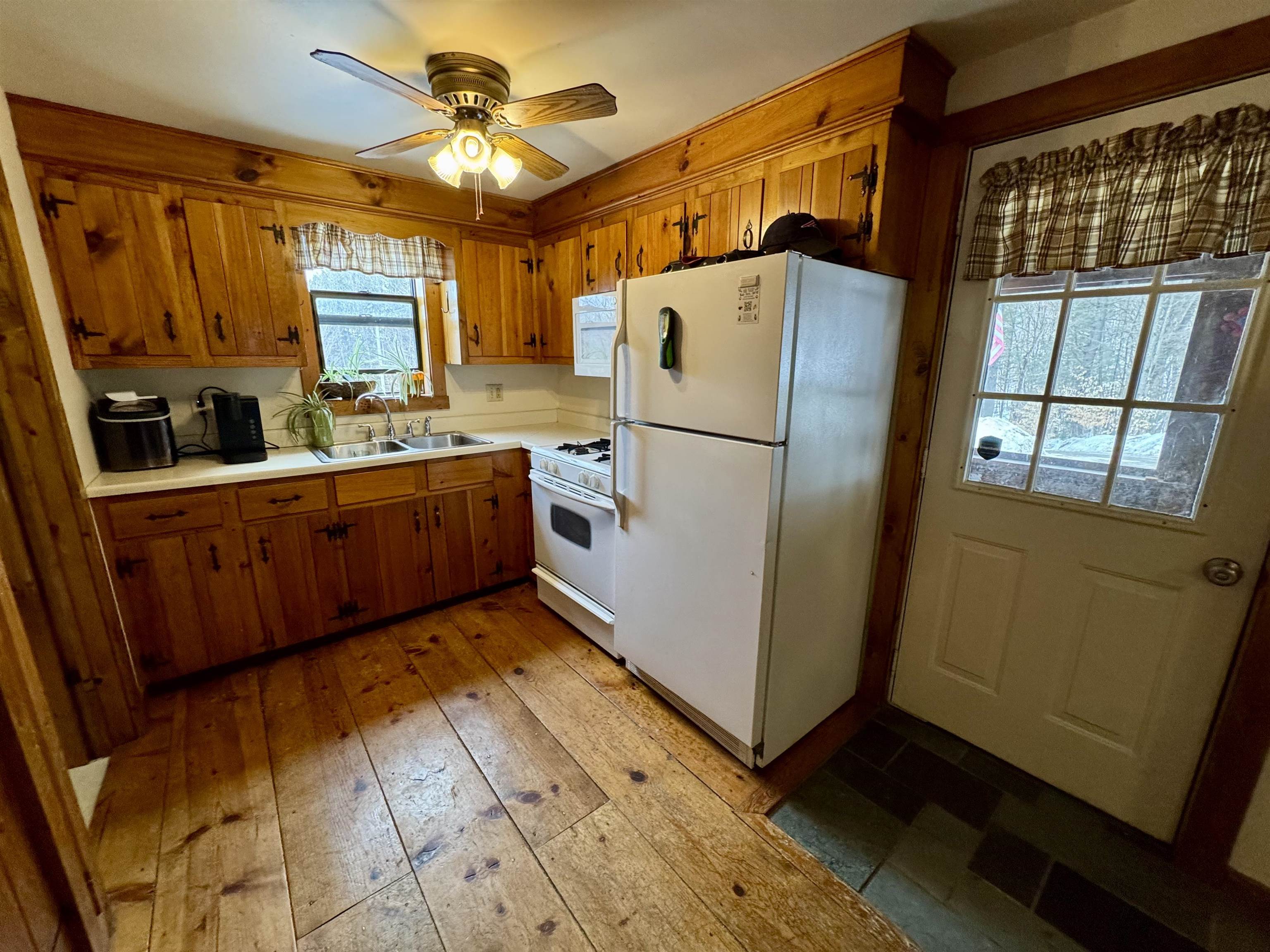 1086 Tenney Pond Road Newbury, VT 05081 - Photo 8 of 26