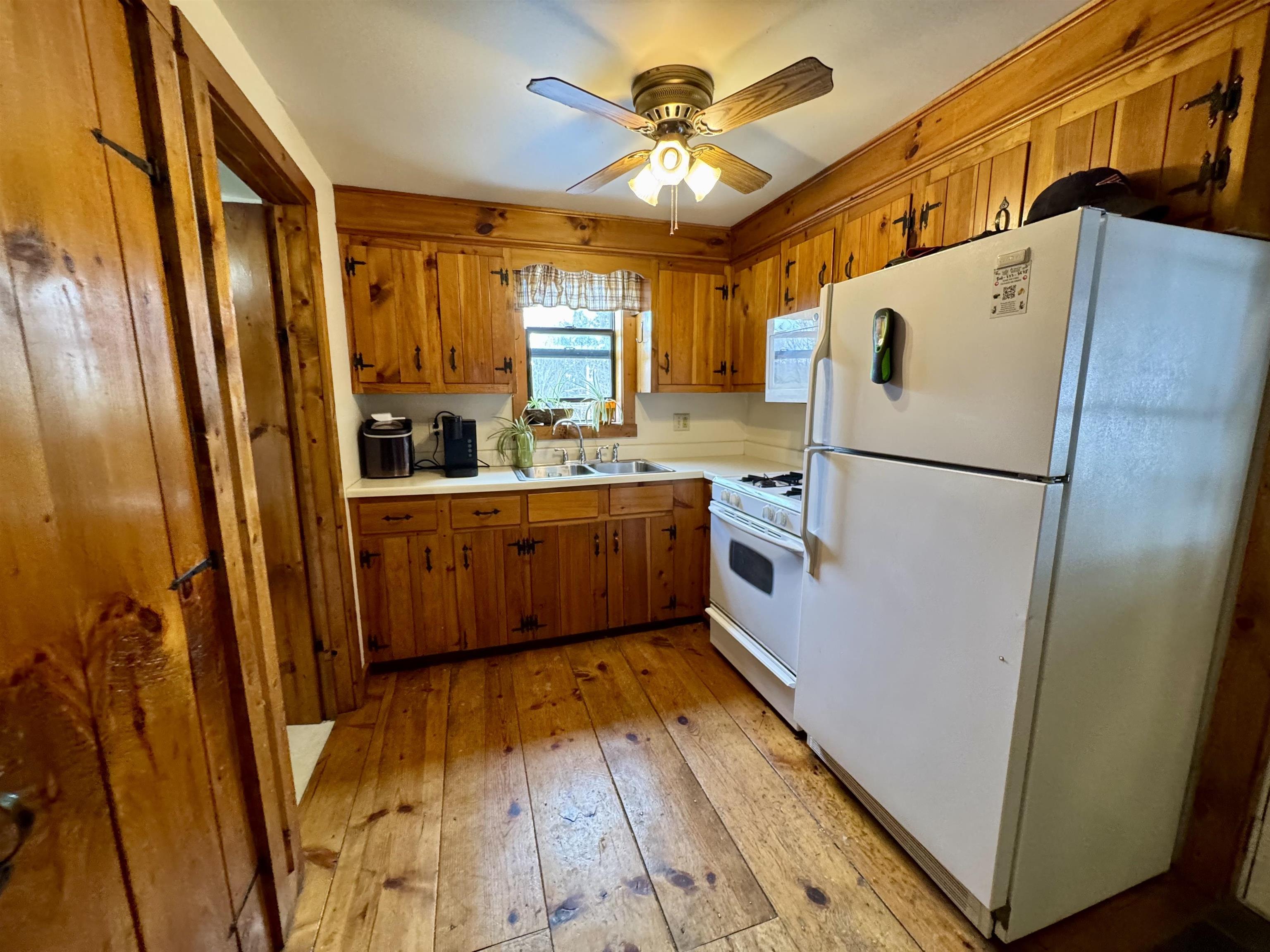 1086 Tenney Pond Road Newbury, VT 05081 - Photo 10 of 26