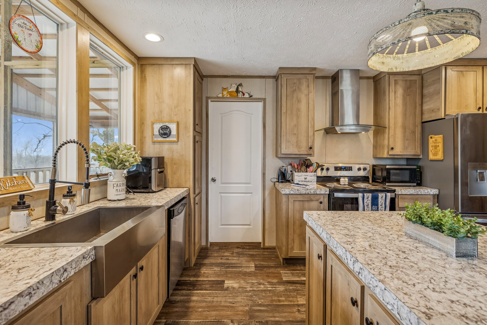 470 James Whitefield Road Bethpage, TN 37022 - Photo 8 of 22 a kitchen with kitchen island granite countertop a sink appliances cabinets and counter space