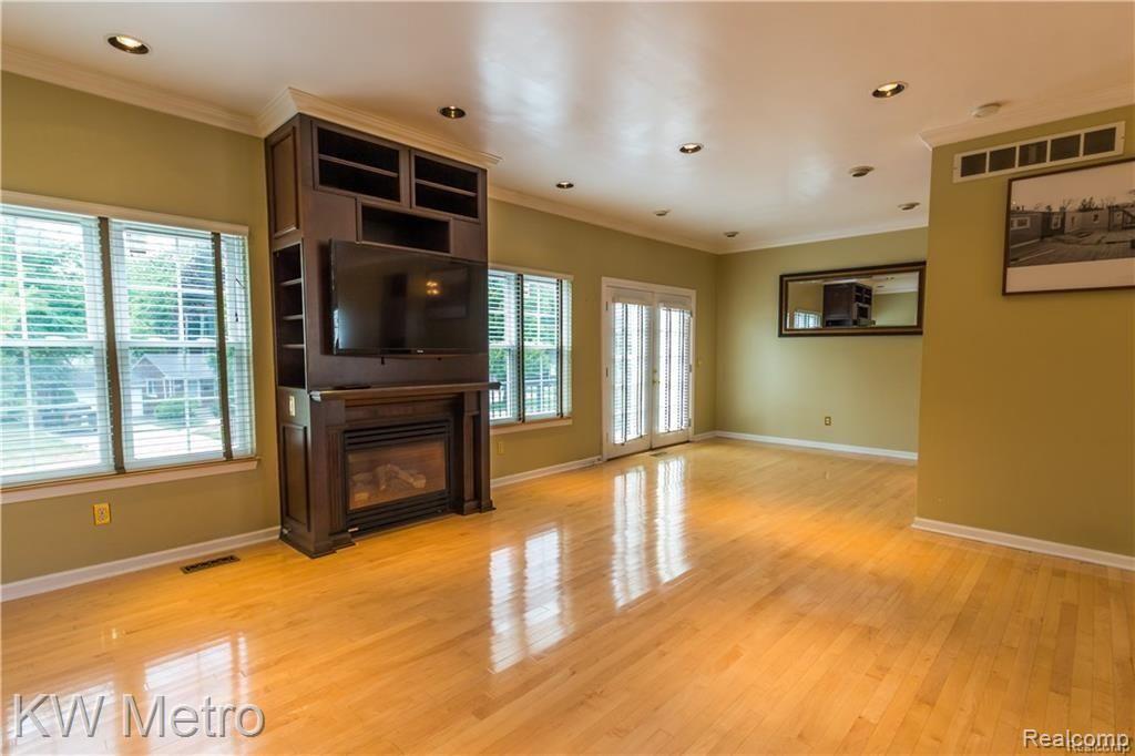 2652 Crooks Road Royal Oak, MI 48073 - Photo 3 of 22