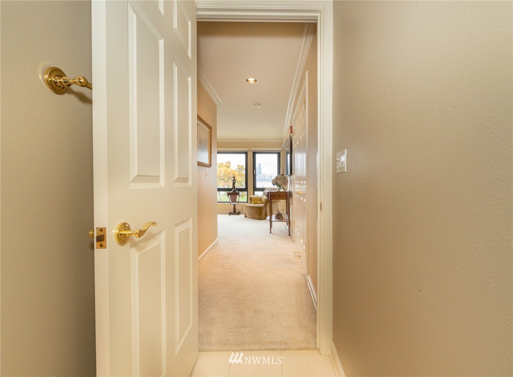 1331 Harbor Avenue Southwest, Unit 103 Seattle, WA 98116 - Photo 22 of 32 a en suite bathroom with a sink
