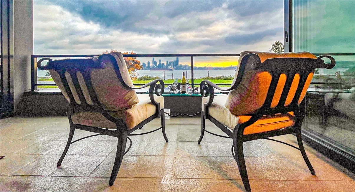 1331 Harbor Avenue Southwest, Unit 103 Seattle, WA 98116 - Photo 31 of 32 a balcony with chairs and a table