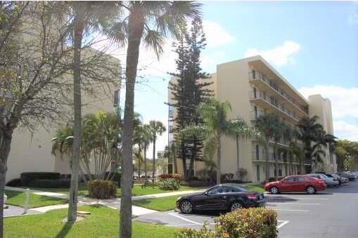 4 Royal Palm Way, Unit 402 Boca Raton, FL 33432 - Photo 5 of 5 Building Elevation