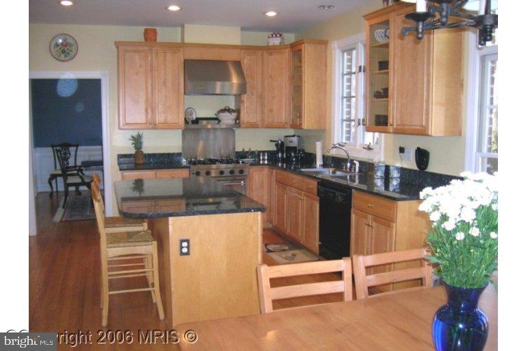 6901 Rannoch Road Bethesda, MD 20817 - Photo 6 of 19 Kitchen