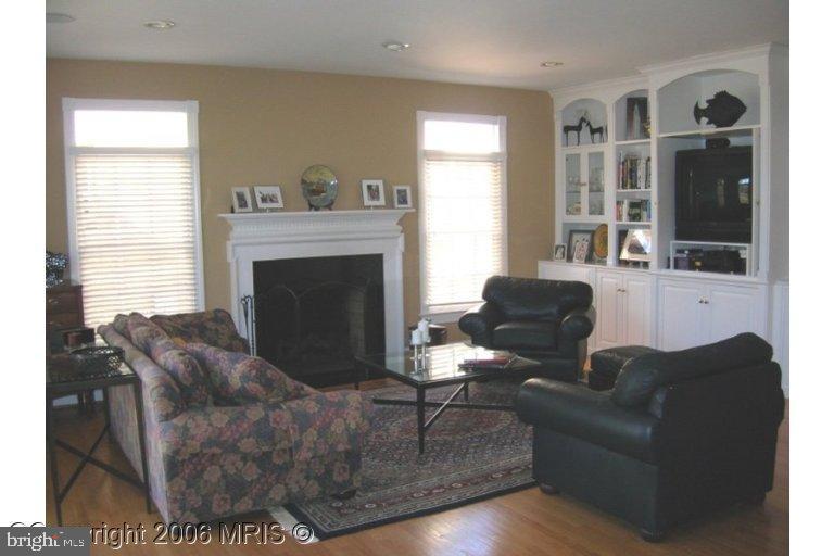 6901 Rannoch Road Bethesda, MD 20817 - Photo 7 of 19 Family Room