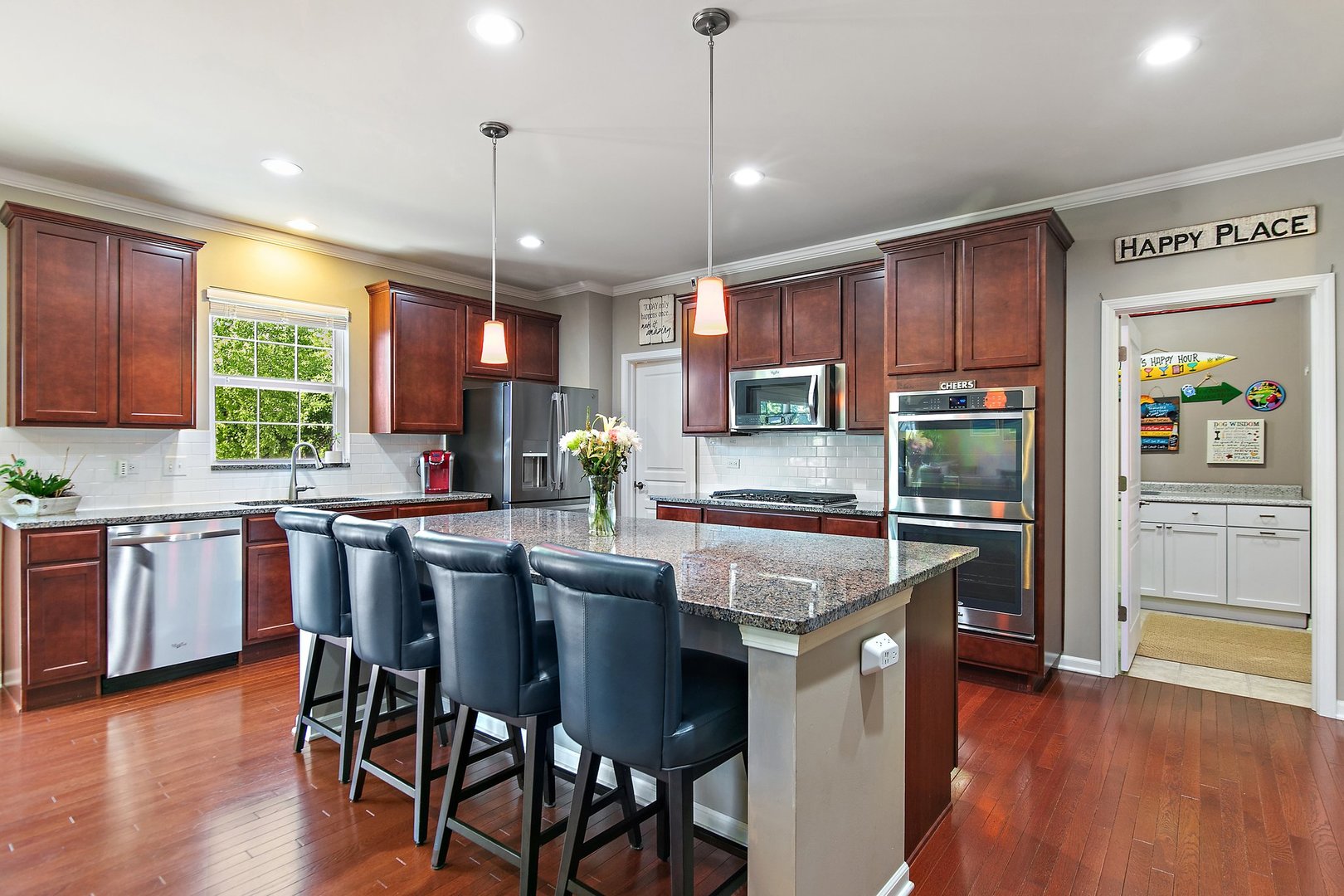 285 Monument Road Elgin, IL 60124 - Photo 6 of 33