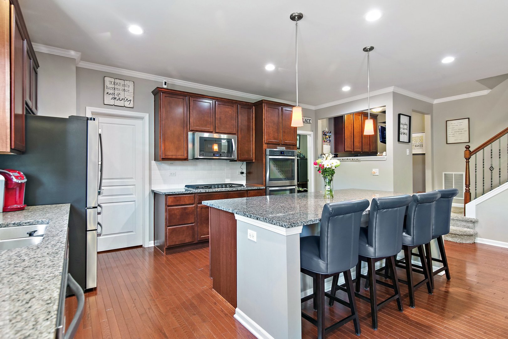 285 Monument Road Elgin, IL 60124 - Photo 10 of 33