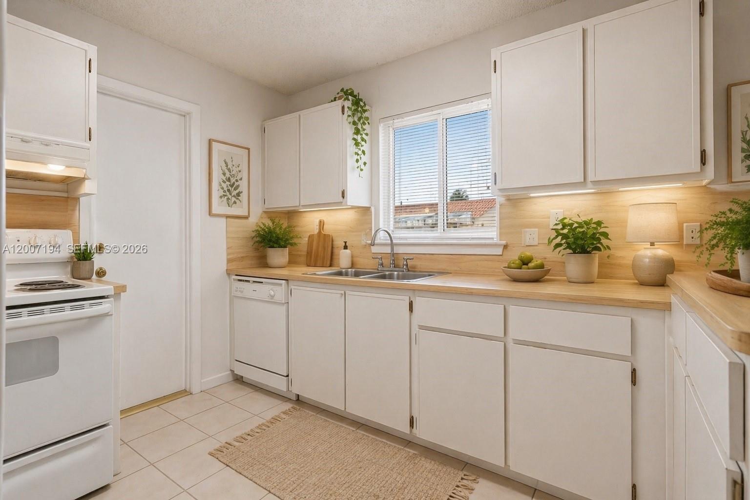 11211 Southwest 138th Terrace Miami, FL 33196 - Photo 4 of 25 Virtually Staged