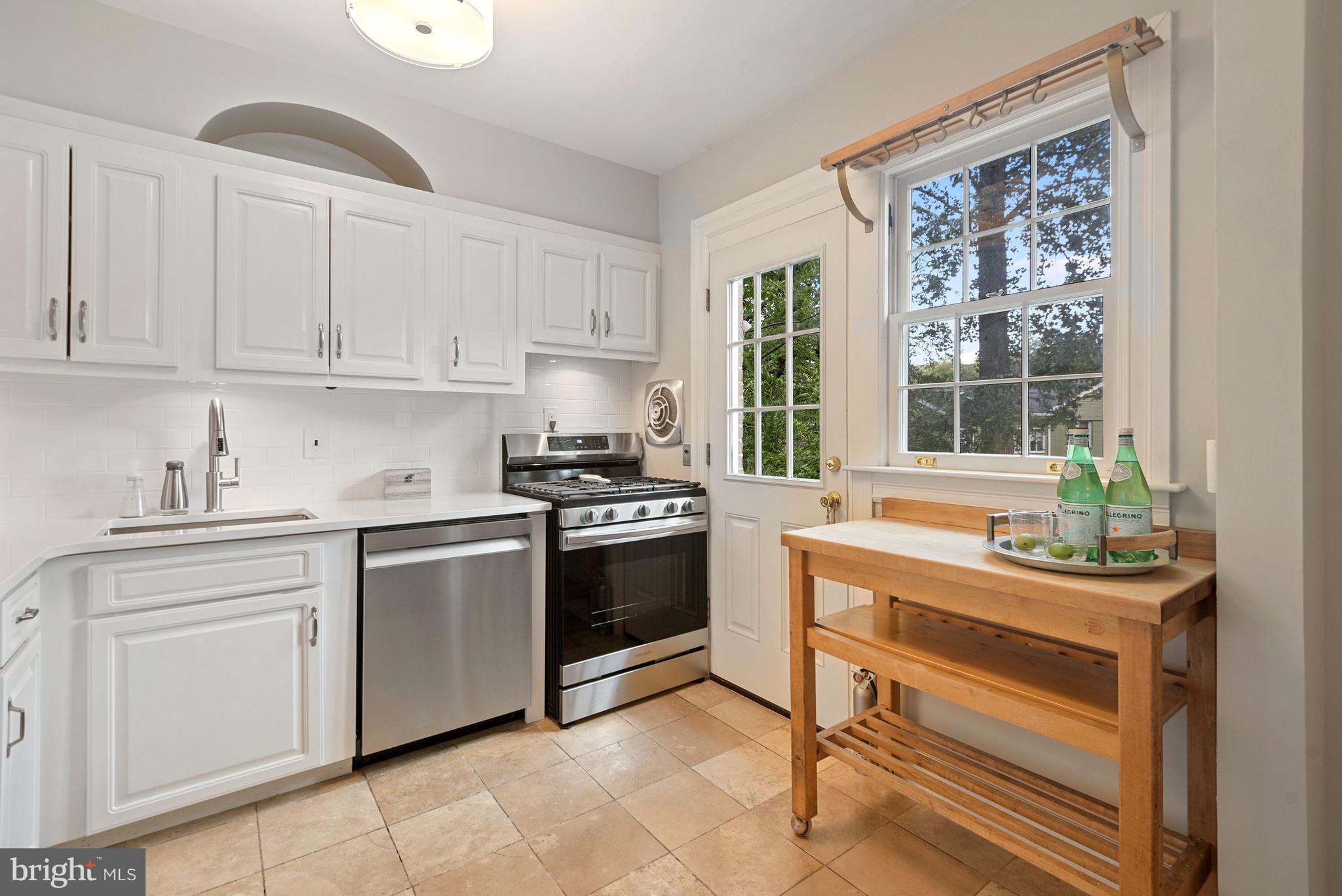 2409 Seminary Road Silver Spring, MD 20910 - Photo 10 of 37 gas range, new subway tile