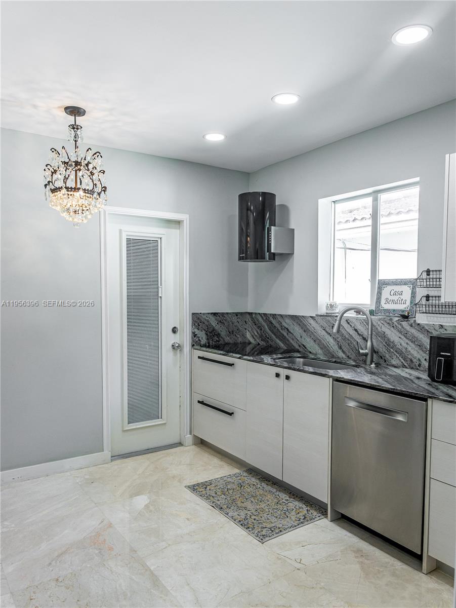 9117 Carlyle Avenue Surfside, FL 33154 - Photo 11 of 21