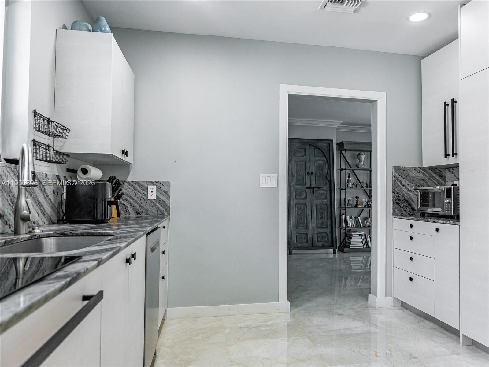 9117 Carlyle Avenue Surfside, FL 33154 - Photo 14 of 21