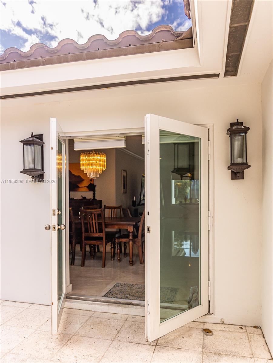 9117 Carlyle Avenue Surfside, FL 33154 - Photo 10 of 21