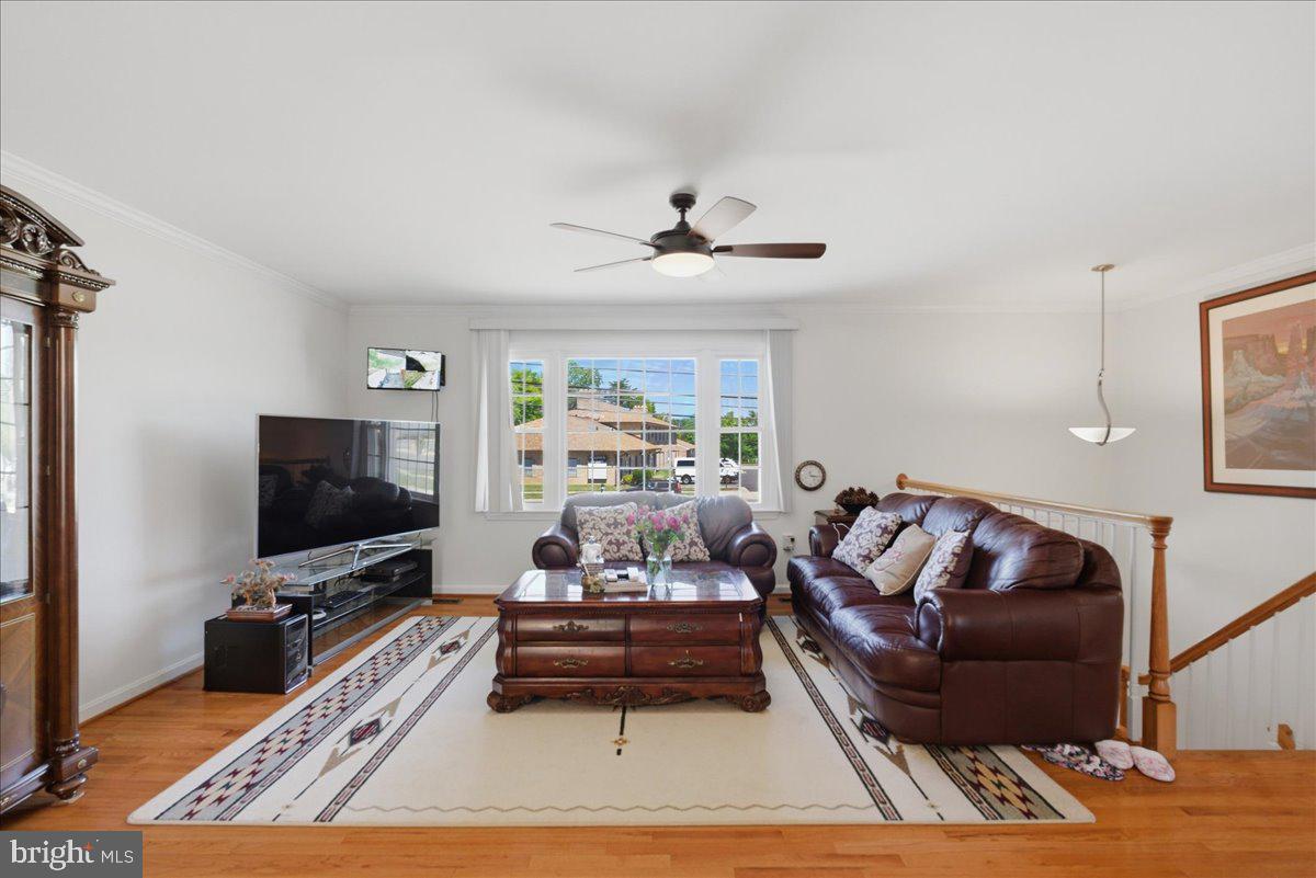 7118 Allentown Road Fort Washington, MD 20744 - Photo 5 of 29 Living room