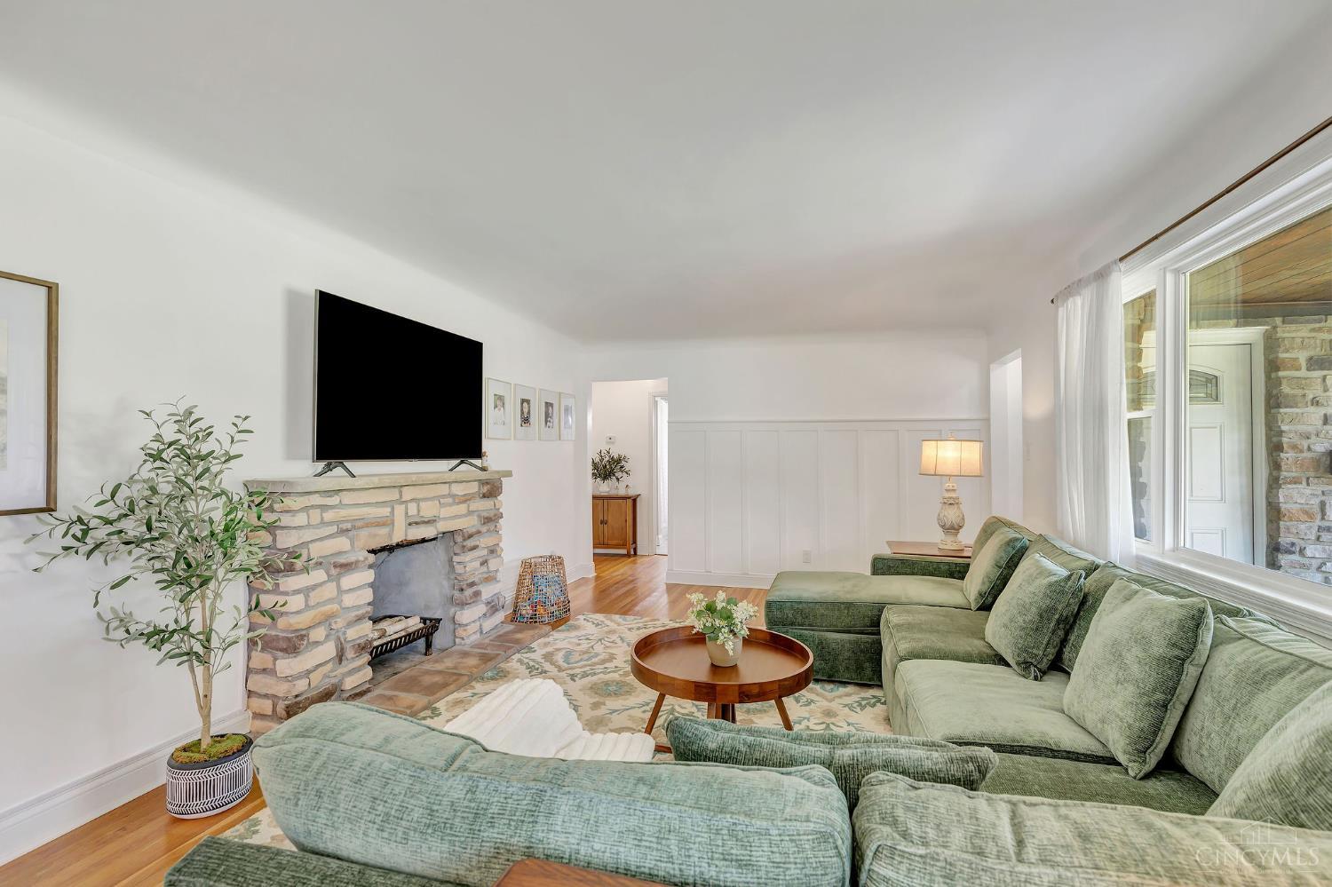 1794 Linneman Road Cincinnati, OH 45238 - Photo 10 of 48 Gallery Image 10