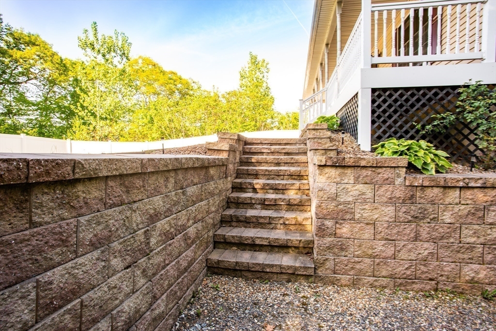 367 Reed Street Warren, MA 01083 - Photo 6 of 36
