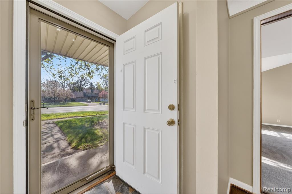 15151 Merriman Road Livonia, MI 48154 - Photo 7 of 38 Gallery Image 7