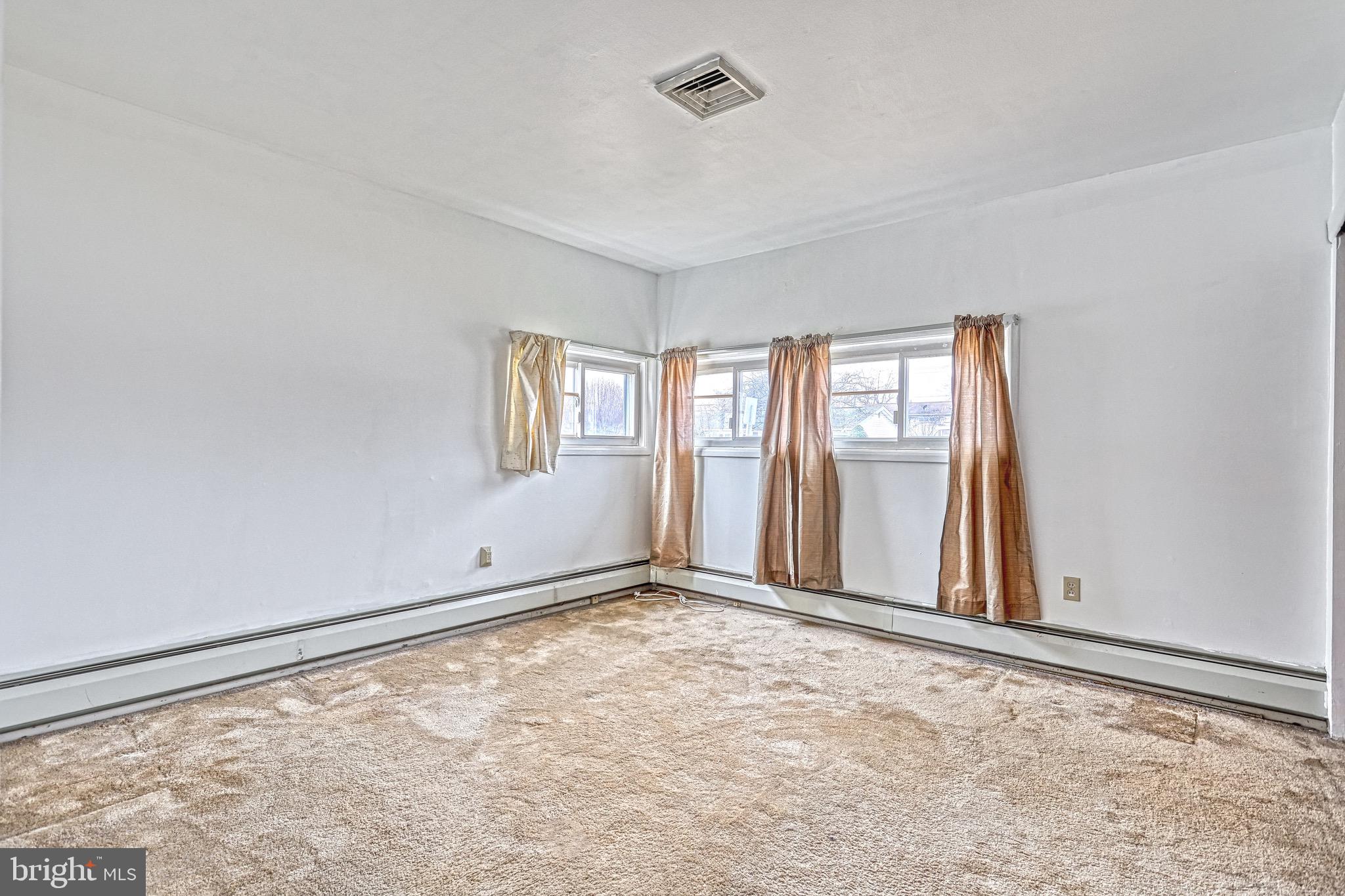 1421 Fireside Road York, PA 17404 - Photo 14 of 27