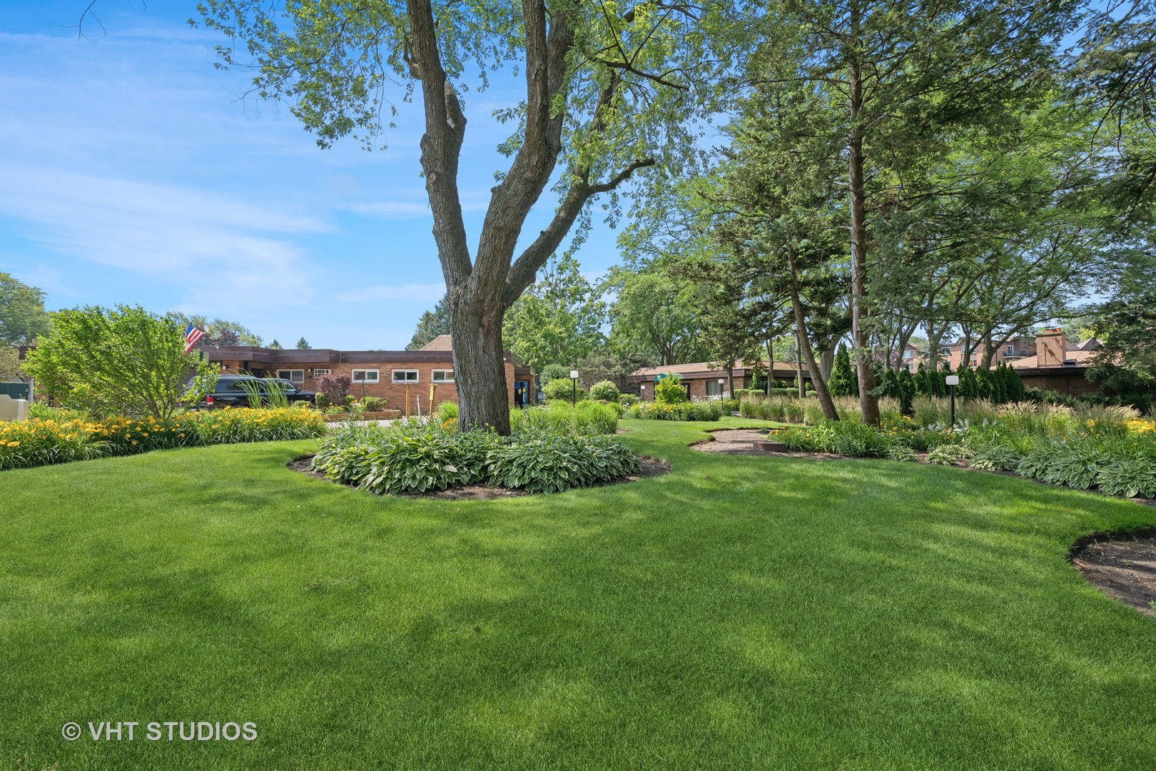 1107 South Old Wilke Road, Unit 205 Rolling Meadows, IL 60008 - Photo 15 of 19 a view of garden with trees