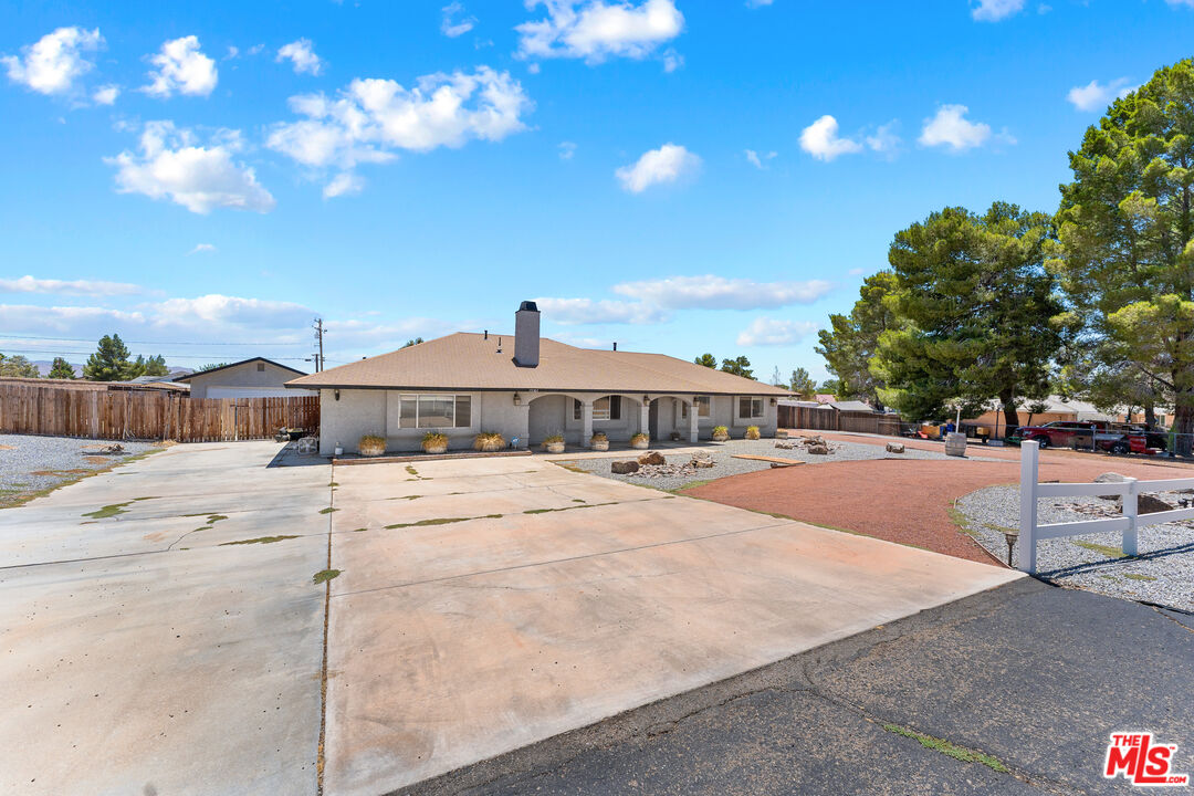 15361 Mondamon Road Apple Valley, CA 92307 - Photo 5 of 56