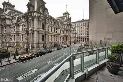 $750,000 | 1414-00 South Penn Square, Unit 11H, Philadelphia, PA 19102