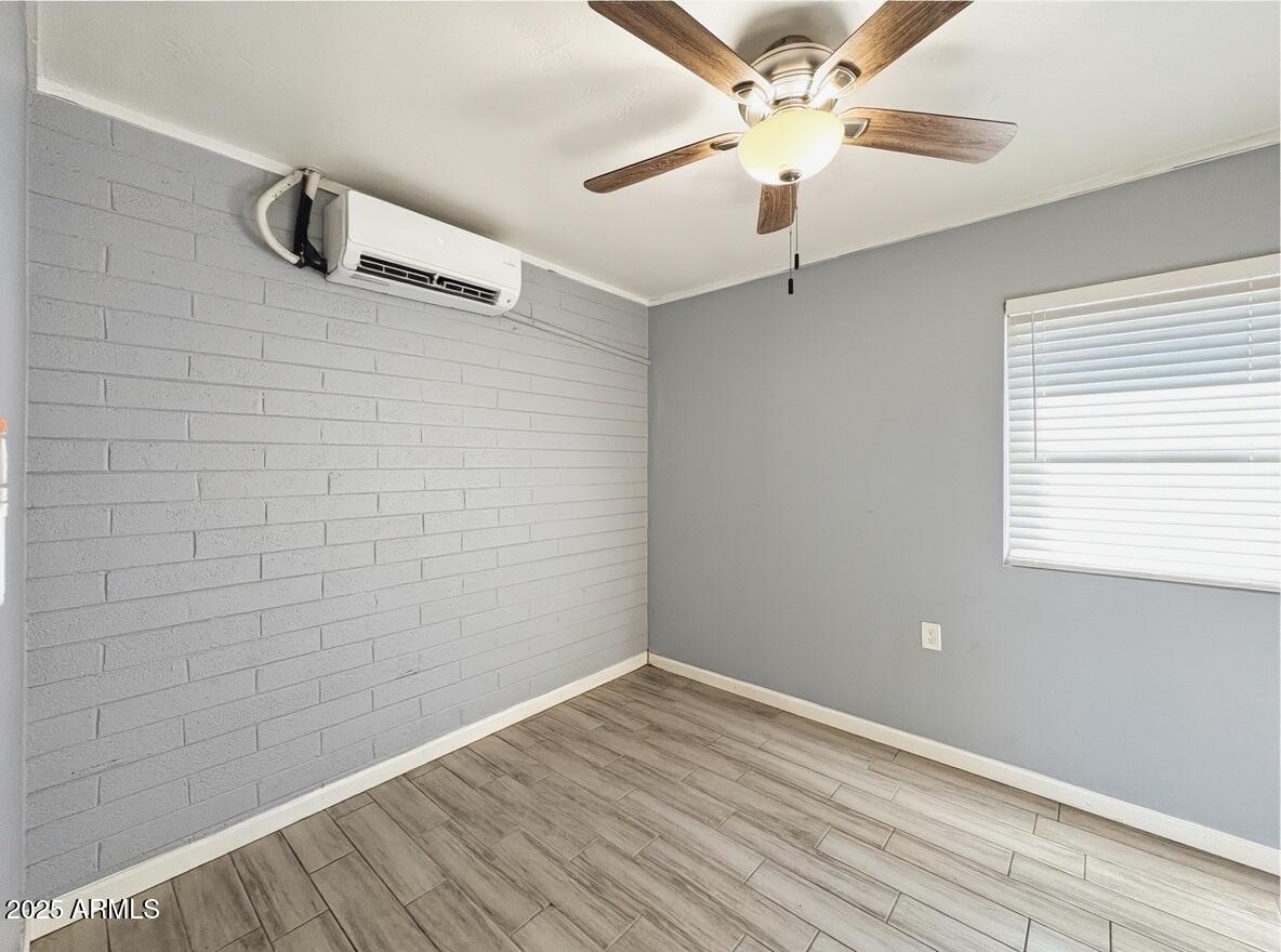 513 East Hatcher Road, Unit 3 Phoenix, AZ 85020 - Photo 8 of 9 a bathroom with a shower