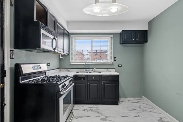 $1,300 | 8949 South Blackstone Avenue, Unit 2, Chicago, IL 60619