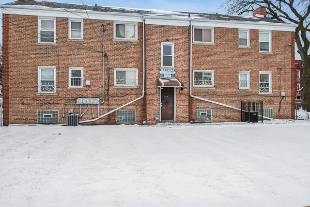 $1,300 | 8949 South Blackstone Avenue, Unit 2, Chicago, IL 60619