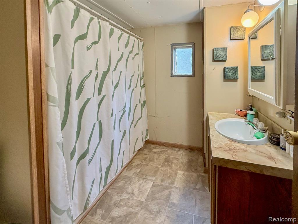 435 Rustic Lane South Belleville, MI 48111 - Photo 15 of 21