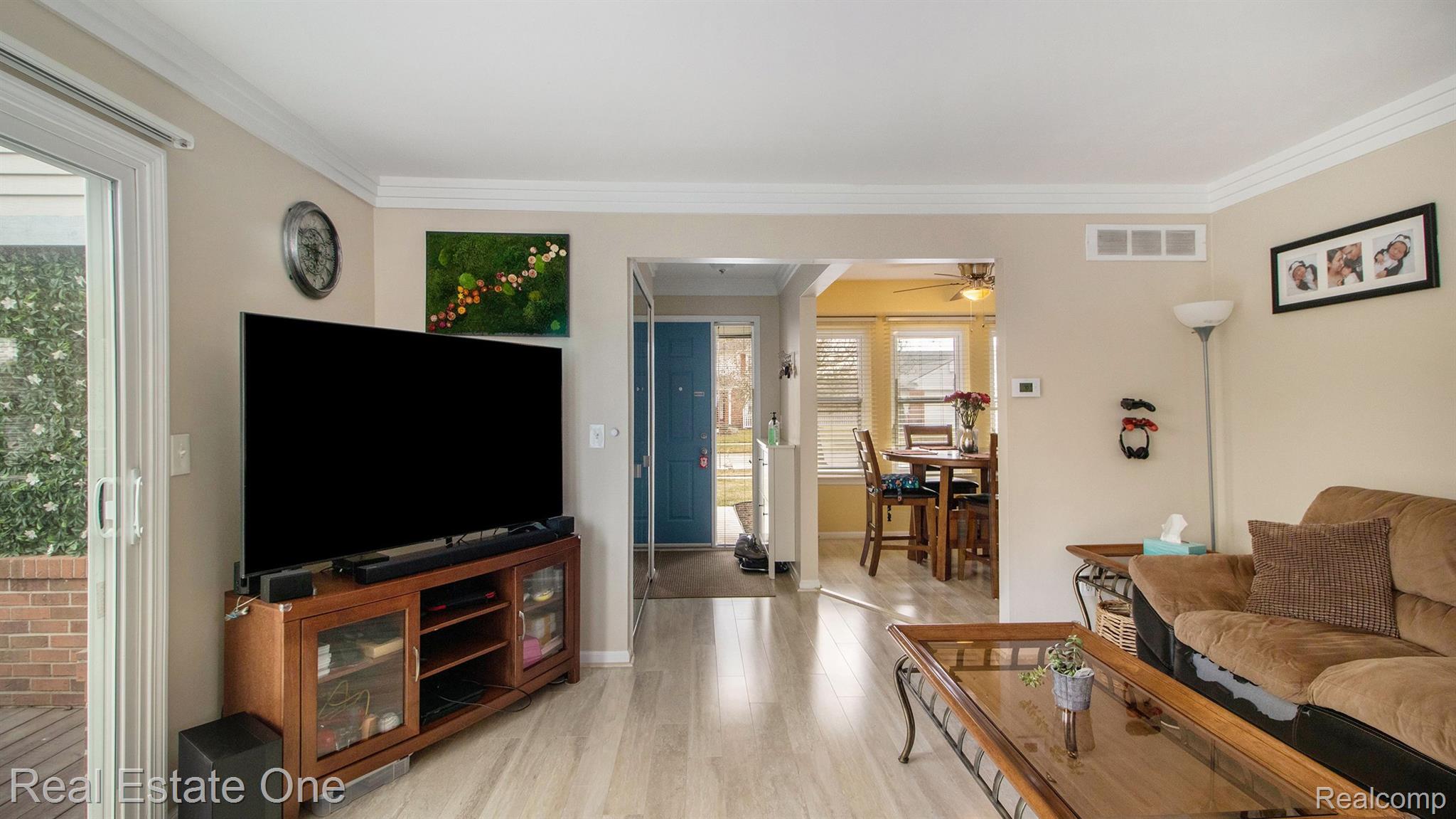44434 Ridgefield Road Canton, MI 48188 - Photo 4 of 26 Gallery Image 4