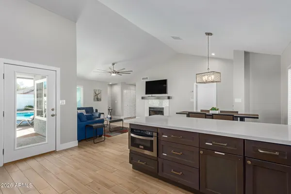 $2,695 | 19407 North 8th Avenue, Phoenix, AZ 85027