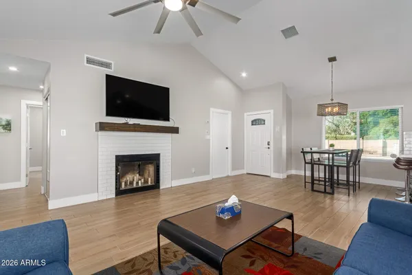 $2,695 | 19407 North 8th Avenue, Phoenix, AZ 85027