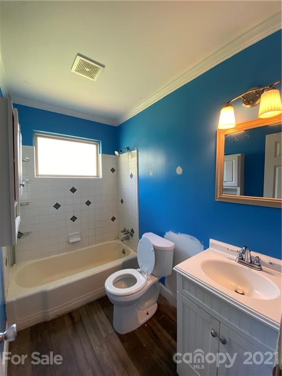 612 Jennings Road Rock Hill, SC 29730 - Photo 18 of 27 a bathroom with a sink a toilet and bathtub