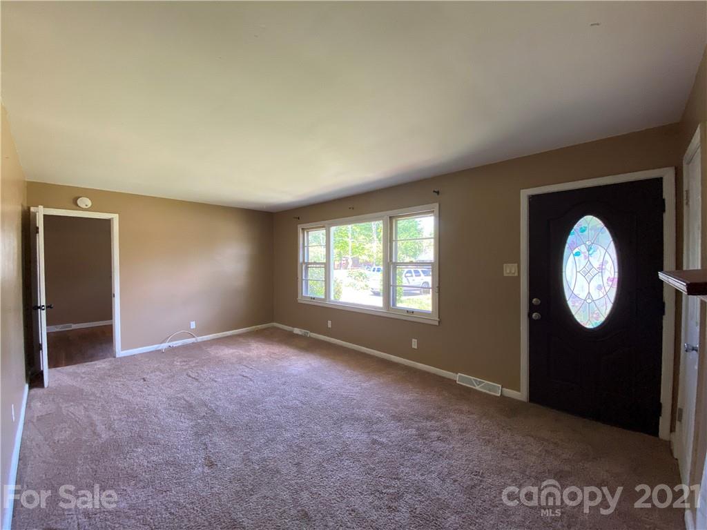 612 Jennings Road Rock Hill, SC 29730 - Photo 7 of 27 an empty room with window and mirror