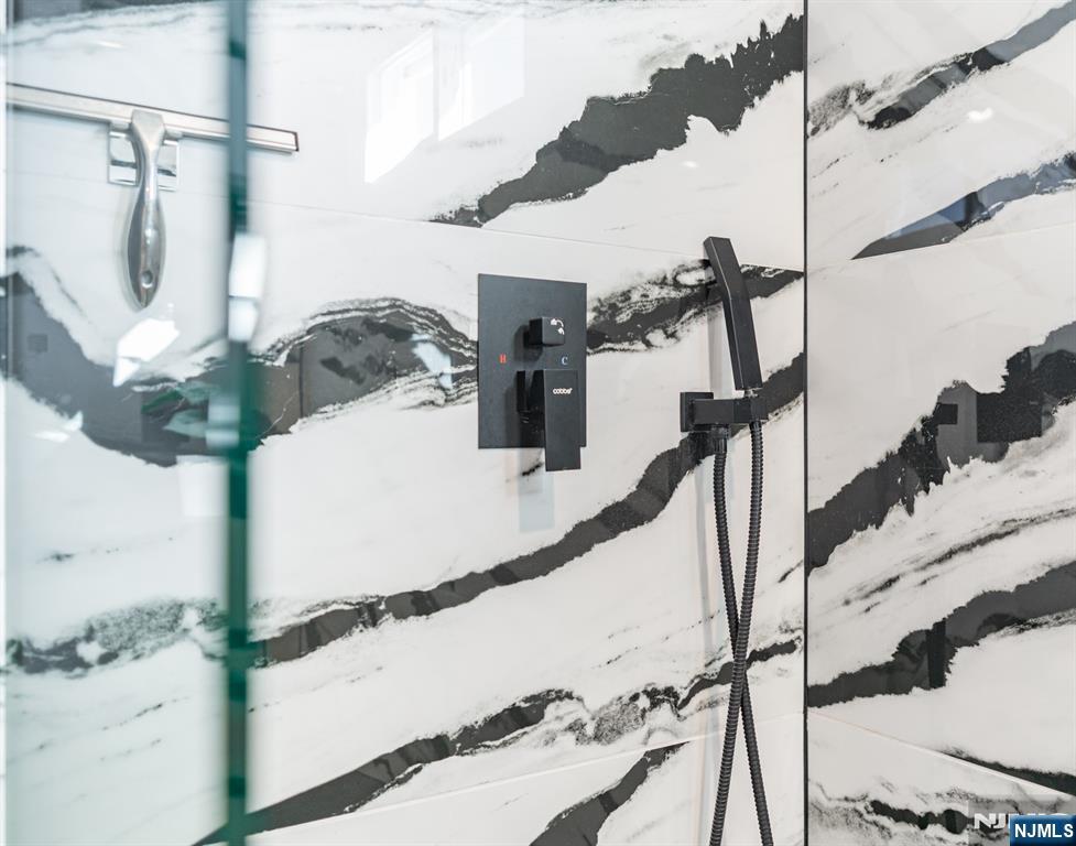 21 Skyview Road Ringwood, NJ 07456 - Photo 7 of 49 a view of a living room