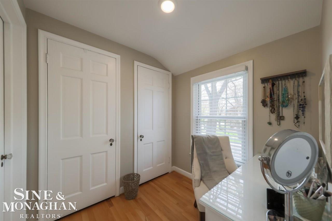 304 Merriweather Road Grosse Pointe, MI 48236 - Photo 26 of 40 Dressing/Vanity Room