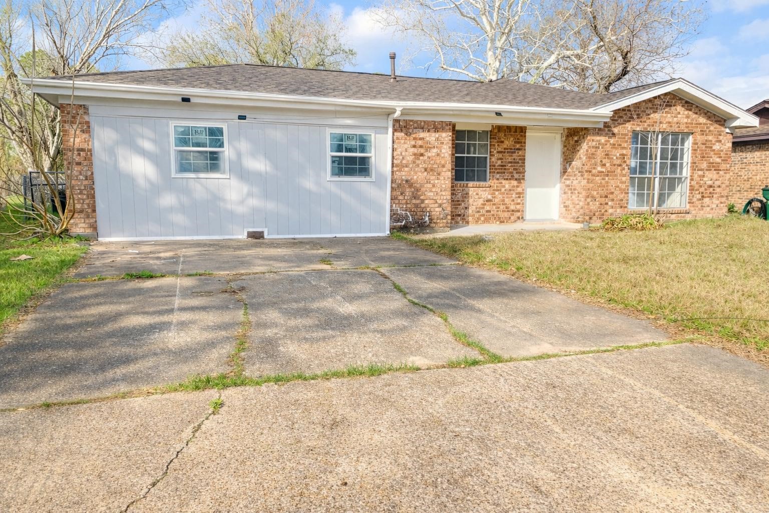 600 West Mimosa Street Angleton, TX 77515 - Photo 1 of 18