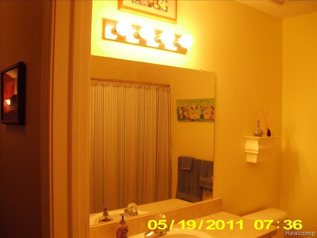 45955 Rhodes Drive Macomb, MI 48044 - Photo 10 of 12 DSCI0121