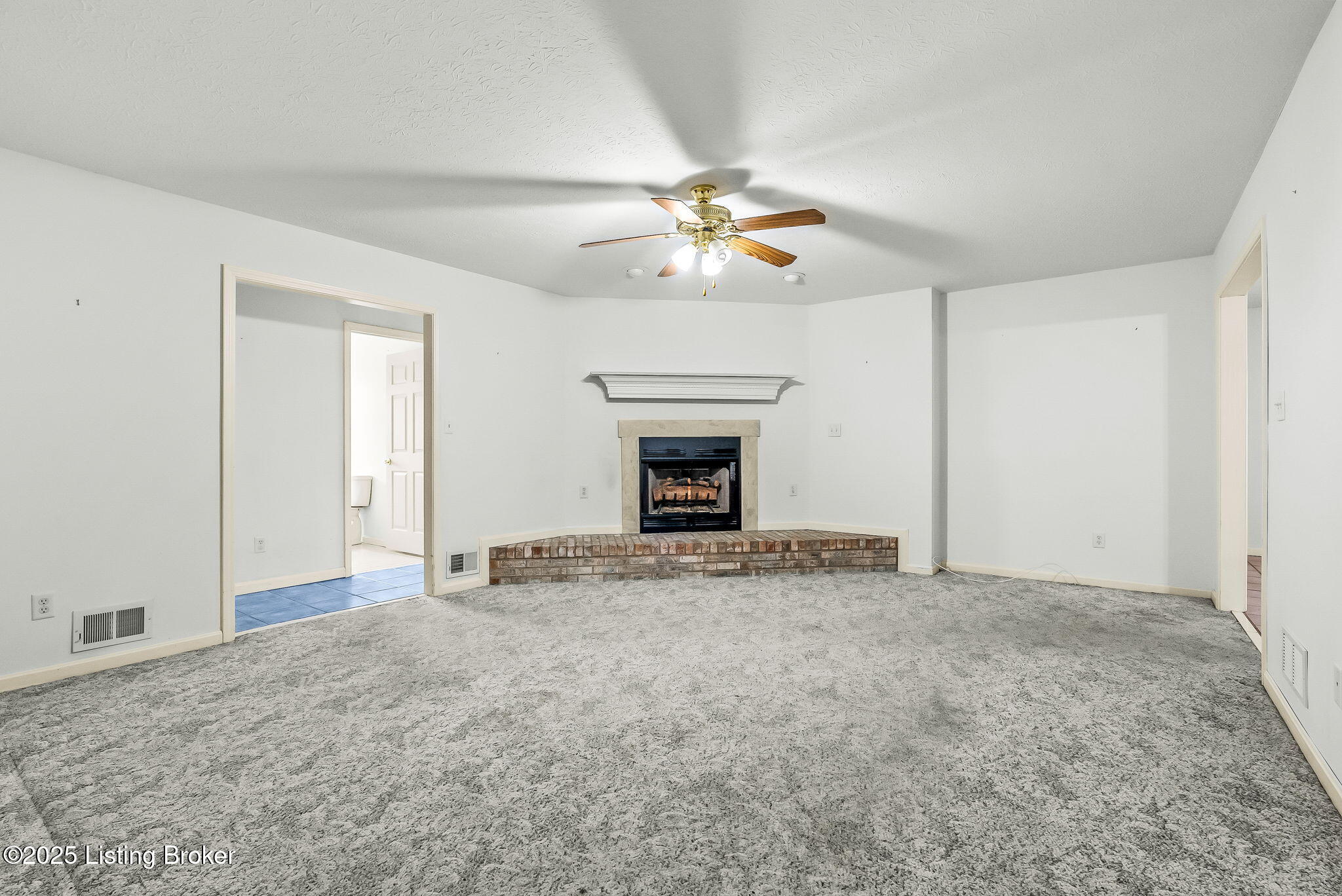 413 Beech Grv Road Shepherdsville, KY 40165 - Photo 8 of 34 Family Room